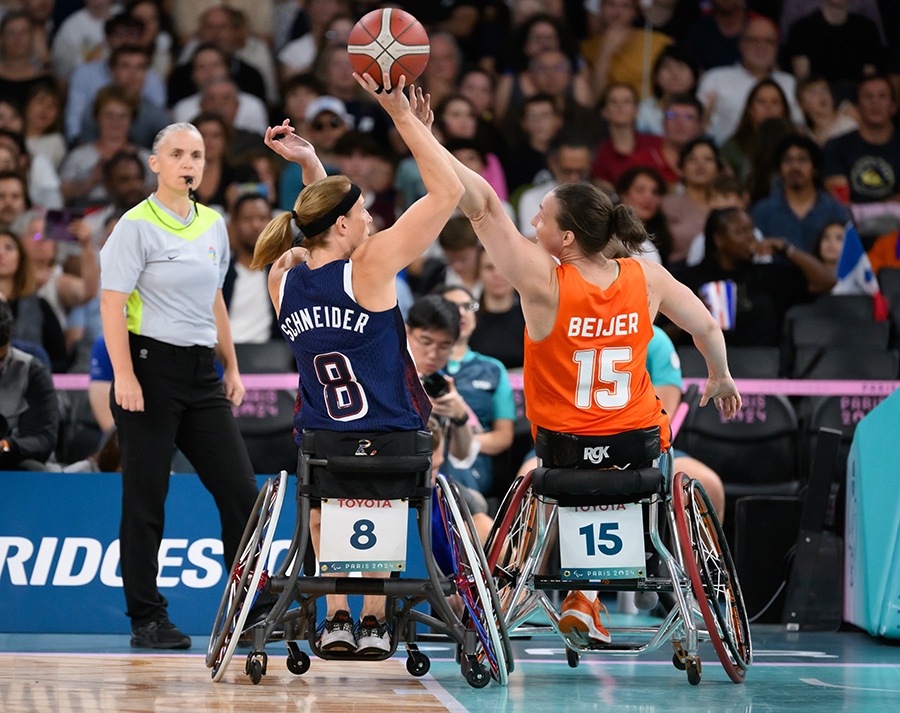 Mariska Beijer reaches for the ball to block a shot from an opponent. 