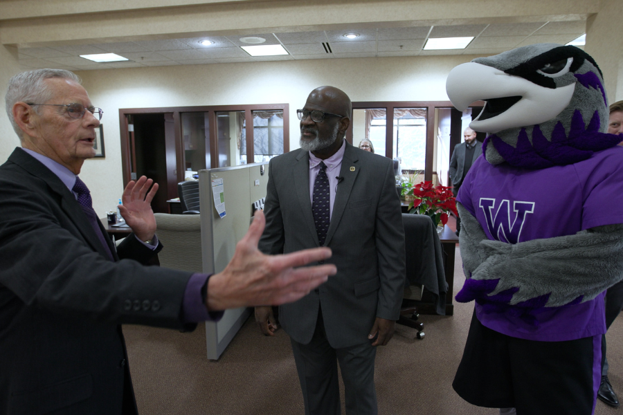 Jim Caldwell speaks to Chancellor King.